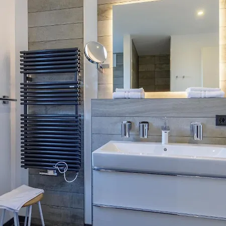 Aparthotel Zwei Wasser - Torhauser Alte Seefahrtschule *
