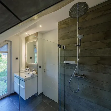 Zwei Wasser - Torhauser Alte Seefahrtschule Aparthotel