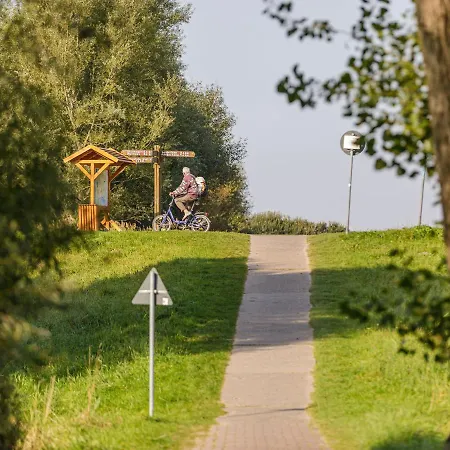 Zwei Wasser - Torhauser Alte Seefahrtschule *