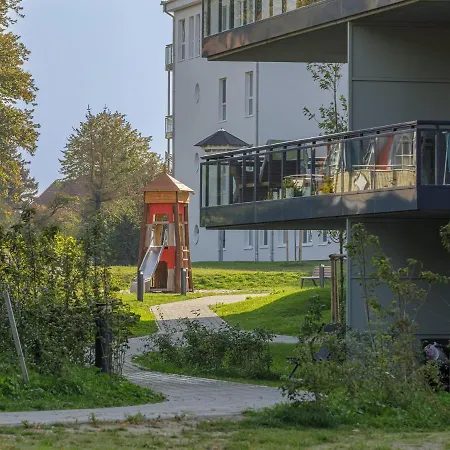 Zwei Wasser - Torhauser Alte Seefahrtschule *